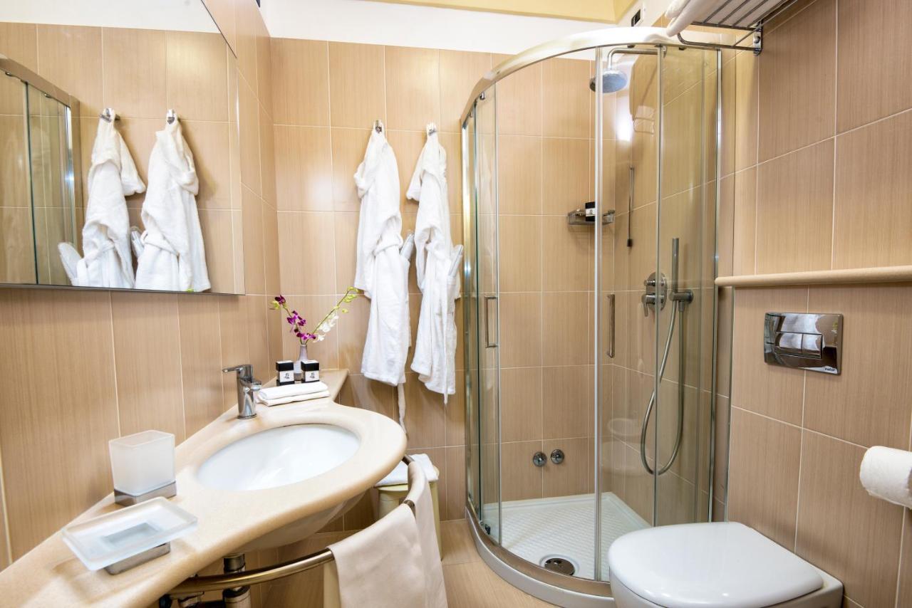 Double or Twin Room,64372084:JPEG